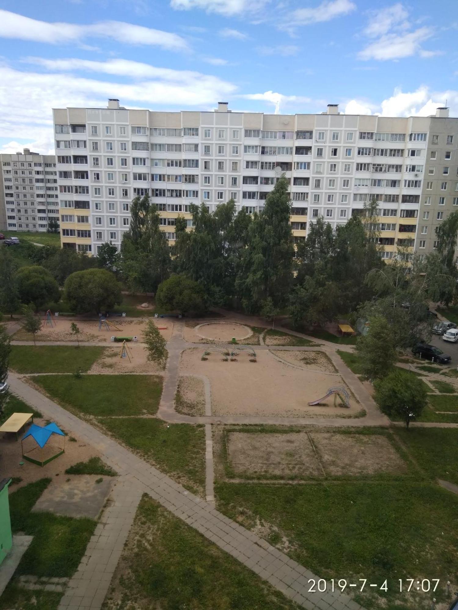 Комната Для Гостей Рядом С Станцией Метро Каменная Горка Minsk Exterior foto